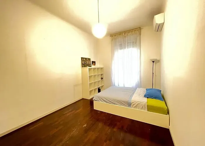Modern Pretty Near Isola Zone